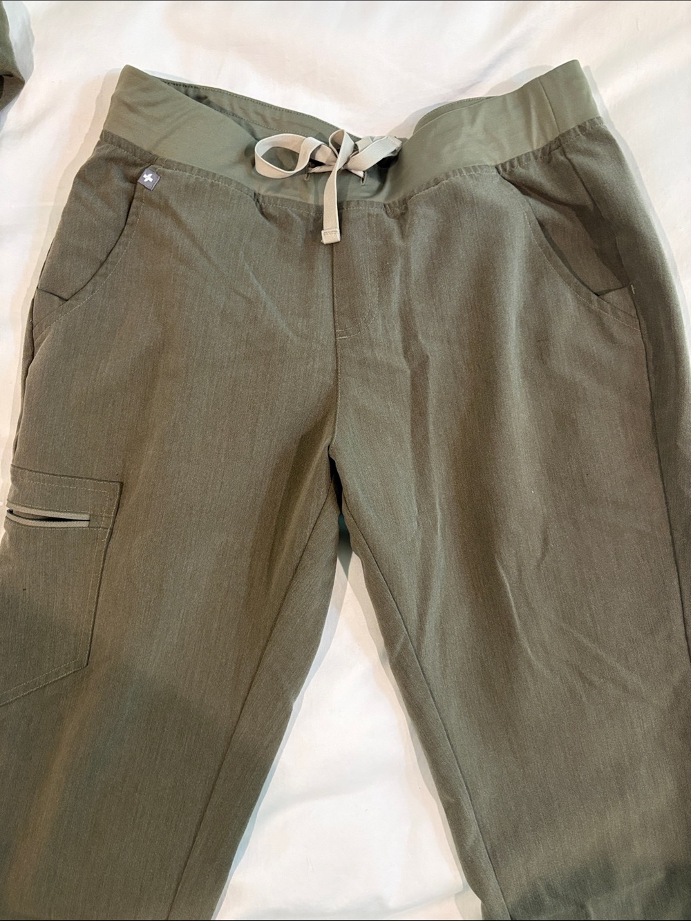 Figs Olive Green V-Neck Scrub Top and Drawstring Jogger Pants Set - Picture 2 of 7